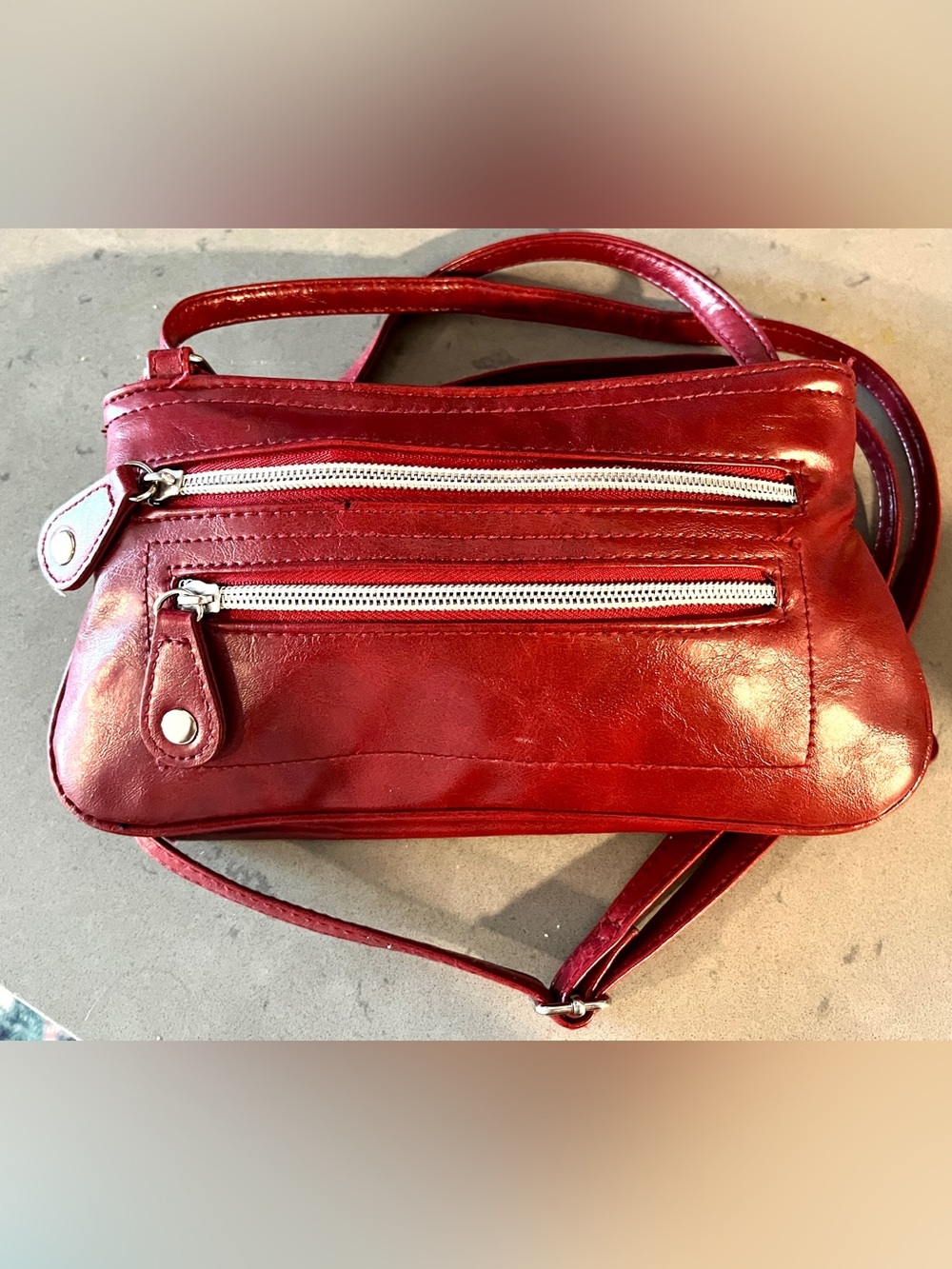 Compact Red Faux Leather Crossbody Bag with Front Zip Pockets VNTG (sturdy) 6x9